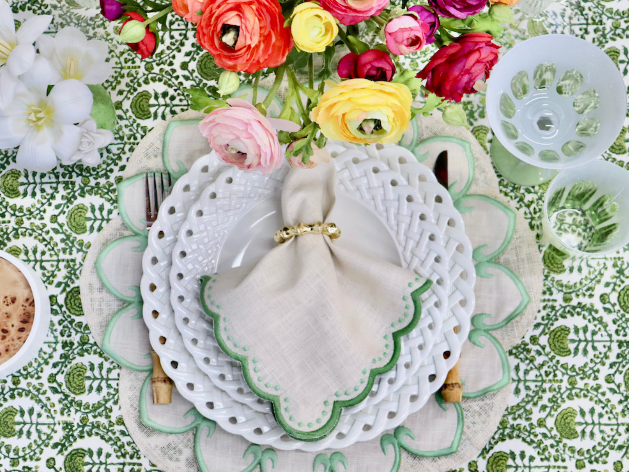 1 Tablecloth, 4 Ways