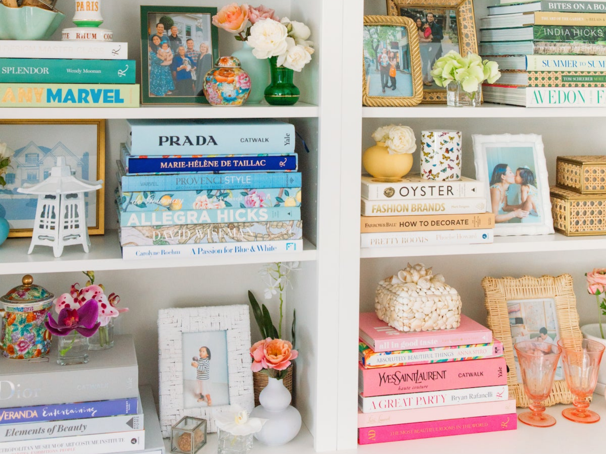 Our Top Tips for Styling Colorful Bookshelves 🌈
