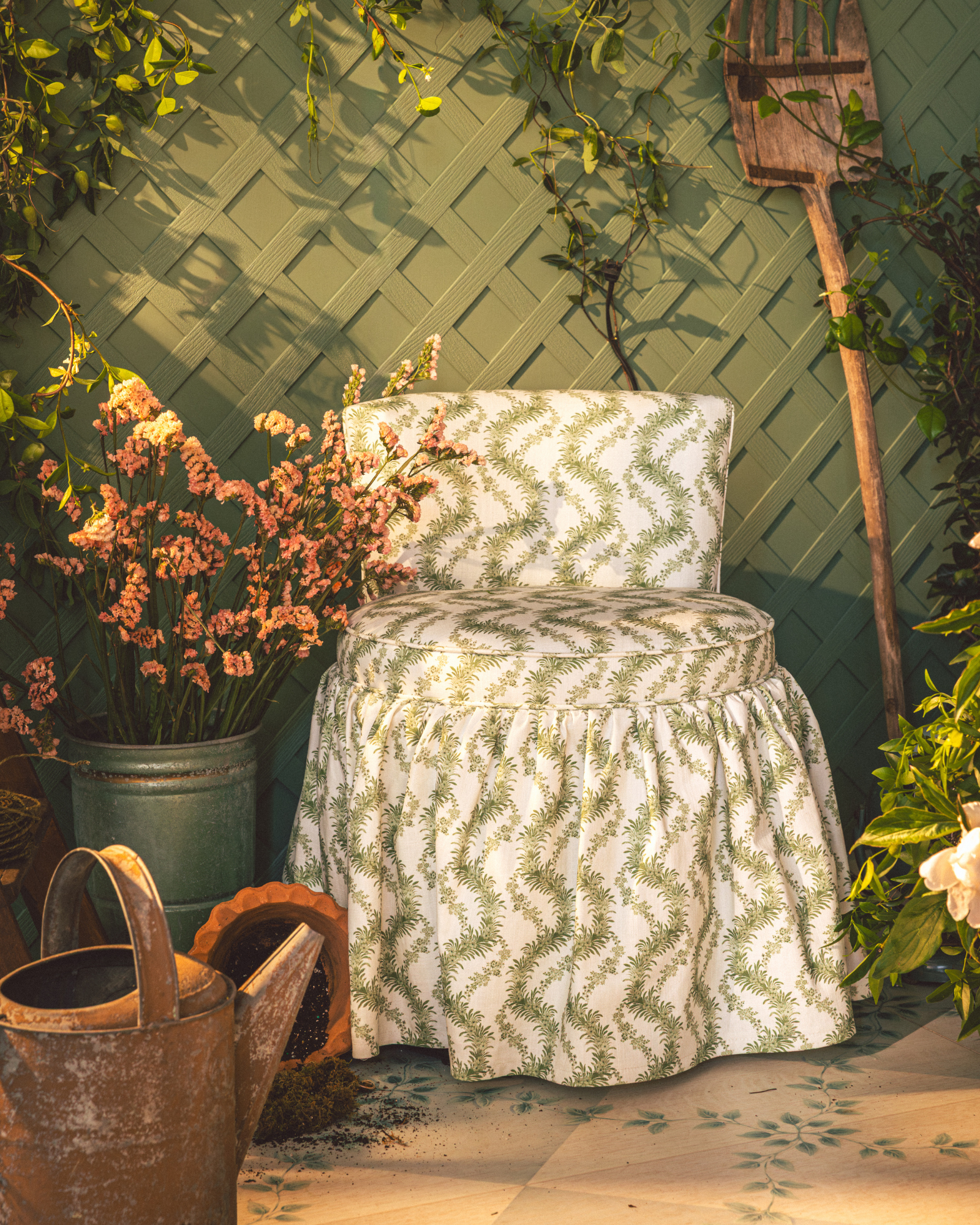 Addie Ruffle Swivel