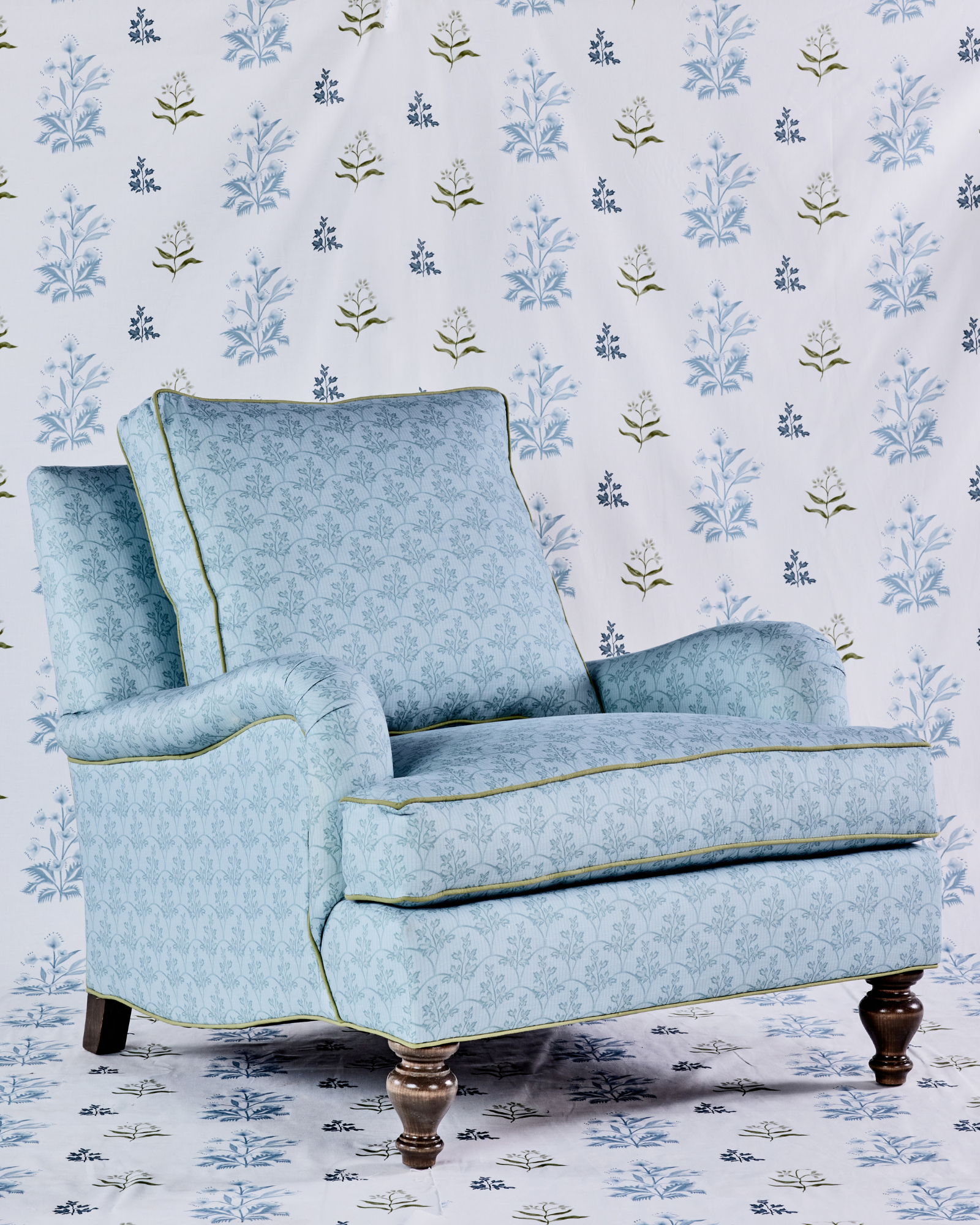 Aurora Roll Arm Chair