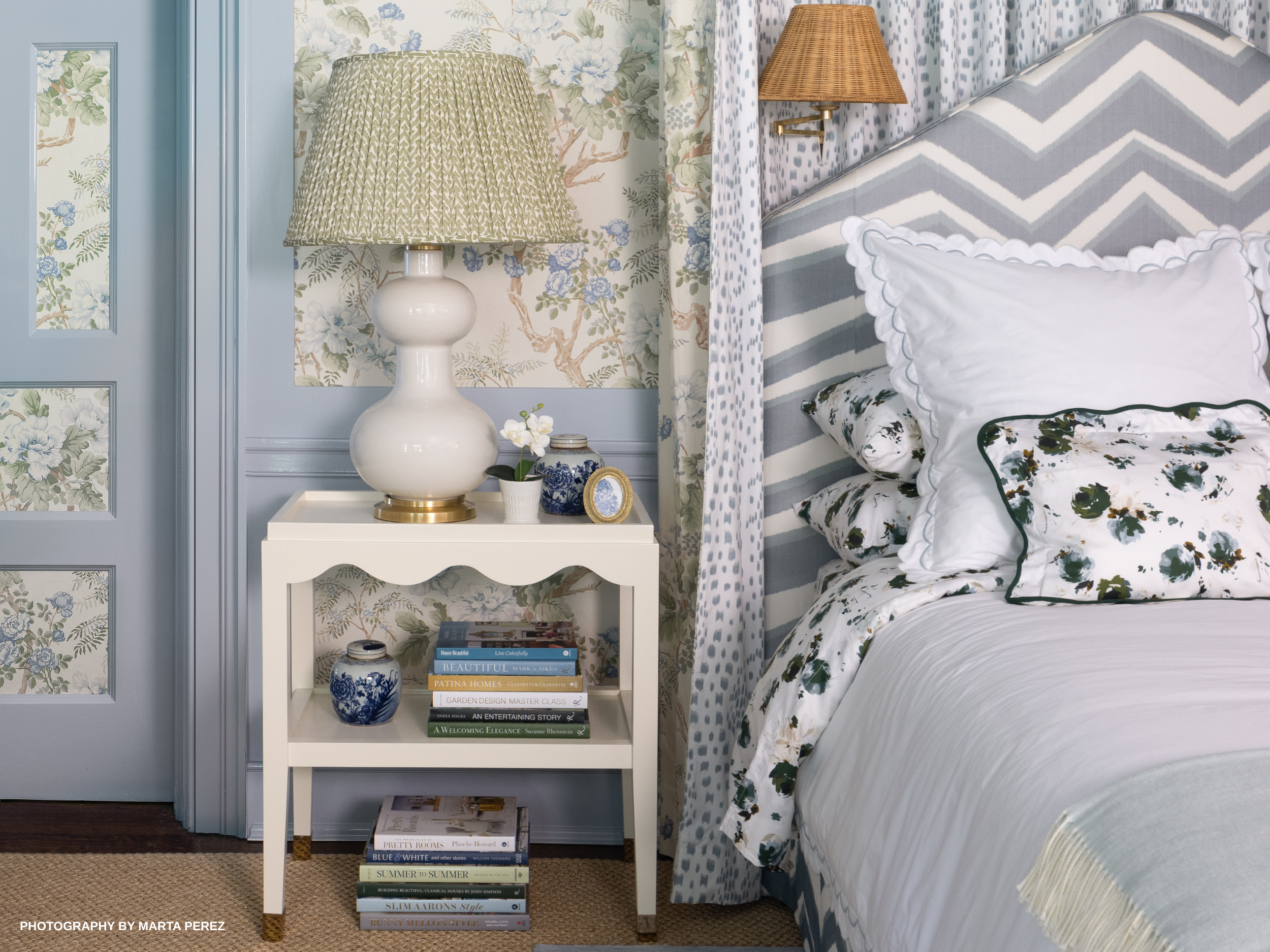 Seaside Wavy Side Table – Society Social