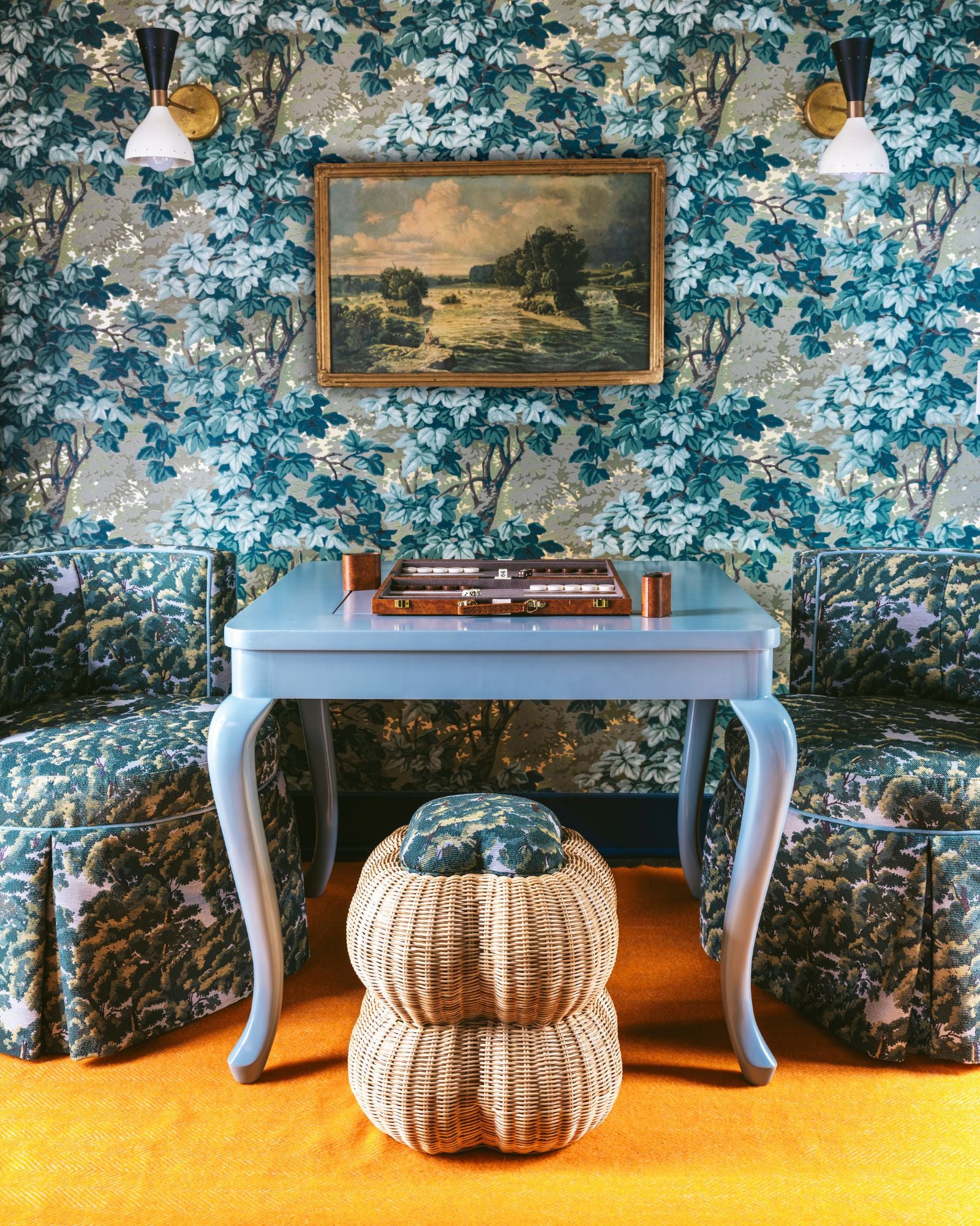 Queen Barrel Back Lounge Chair - Small