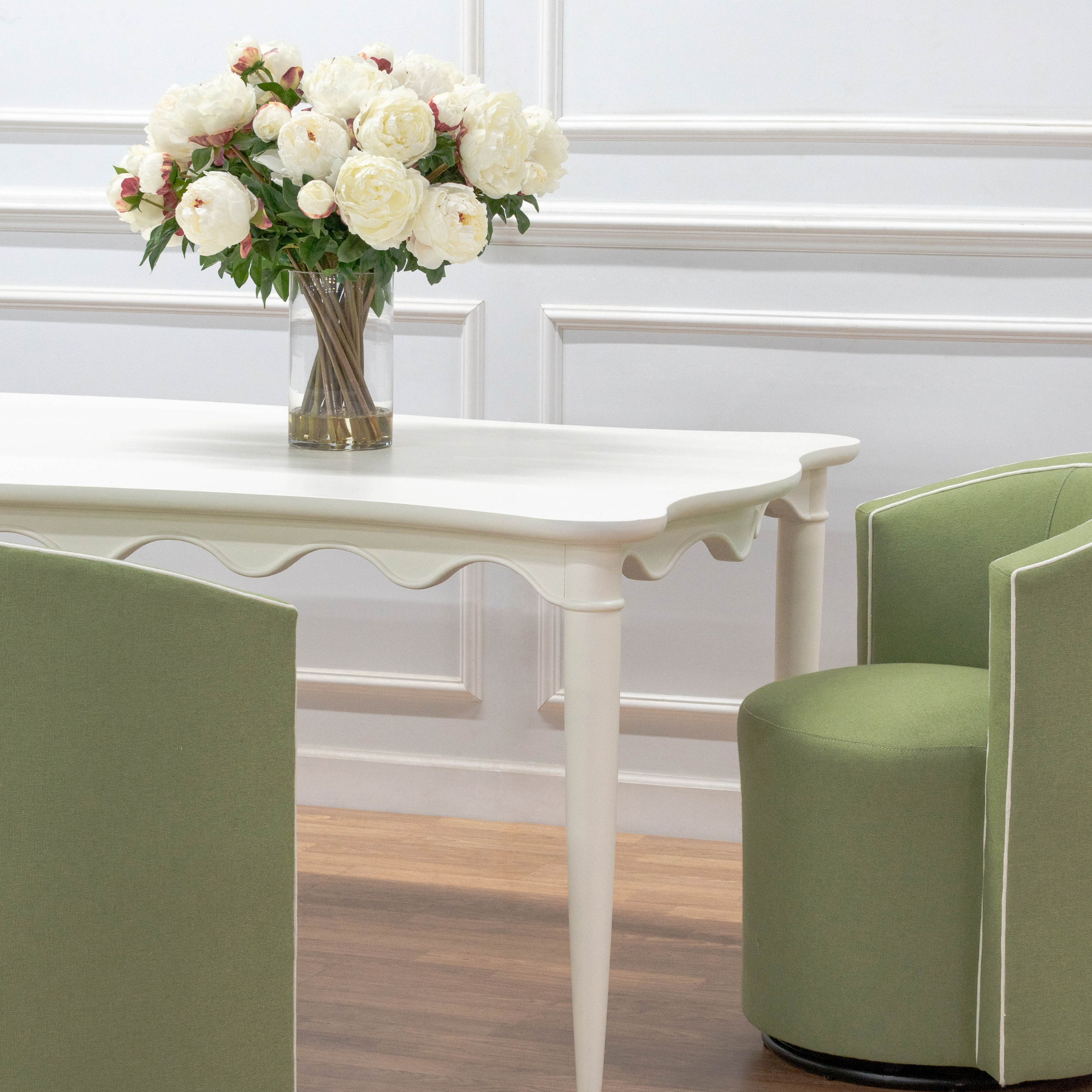 Fête Wavy Dining Table