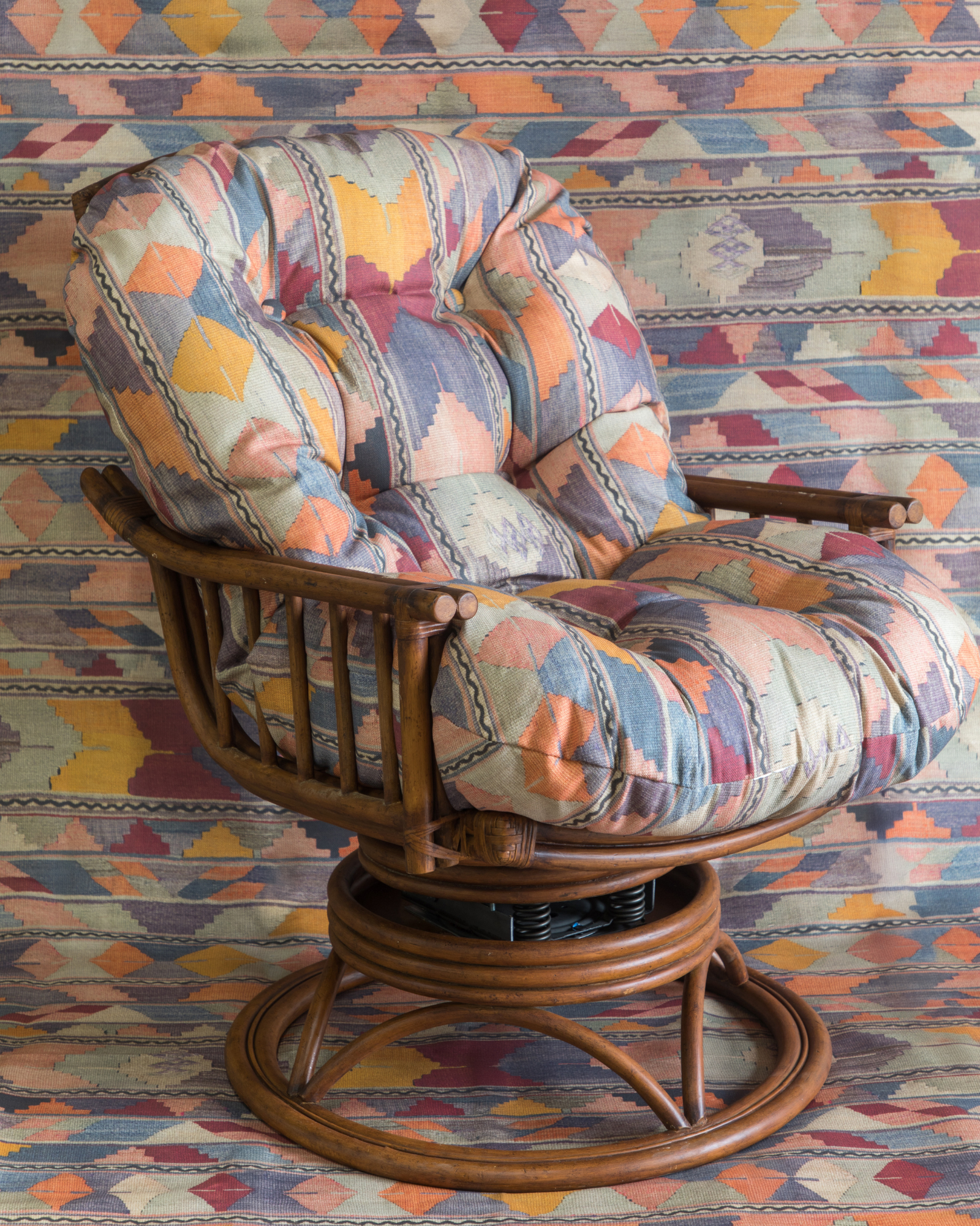 FACTORY | Knight Retro Rocker in St. Frank Shell Psychedelic Kilim